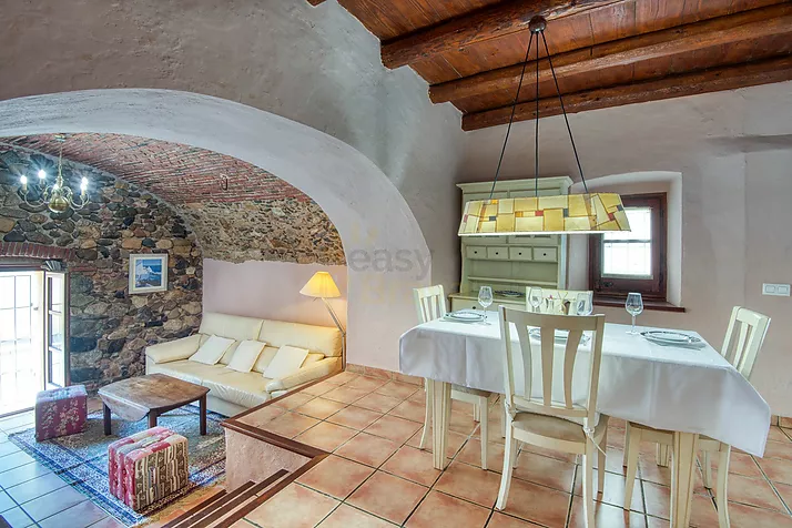 Refurbished townhouse in the center of Calonge.