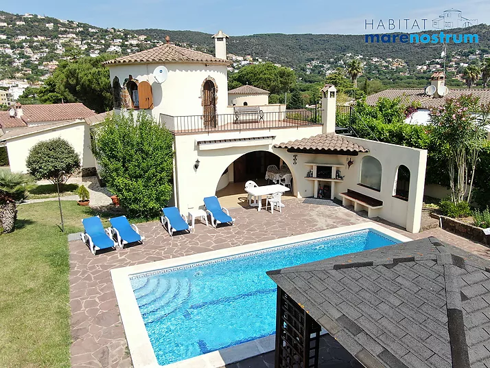 Villa Christine: El teu refugi familiar a la Costa Brava