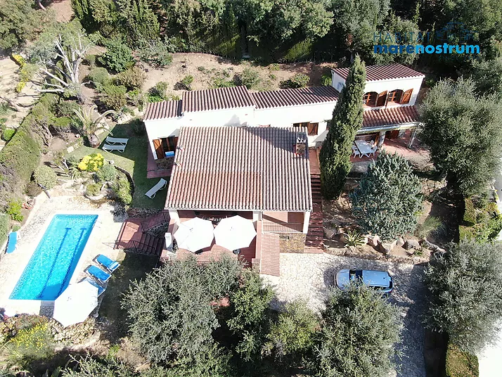 Villa ideal para disfrutar de unas vacaciones familiares en una zona tranquila.